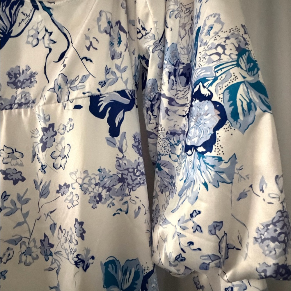 Blue & White Floral Puff-Sleeve Midi Dress - Picture 9 of 13
